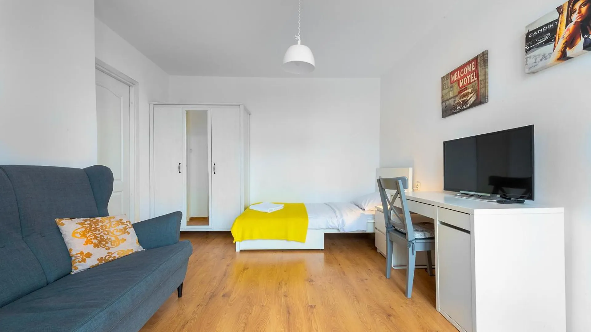 Apartment Quiet 3-Bedroom Flat. Old Town. Warsaw
