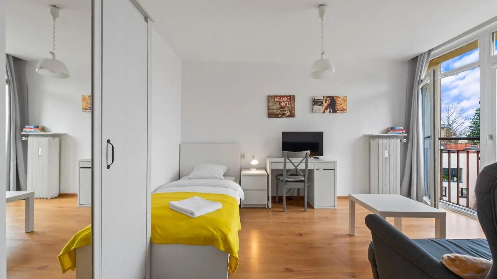 Apartment Quiet 3-Bedroom Flat. Old Town. Warsaw