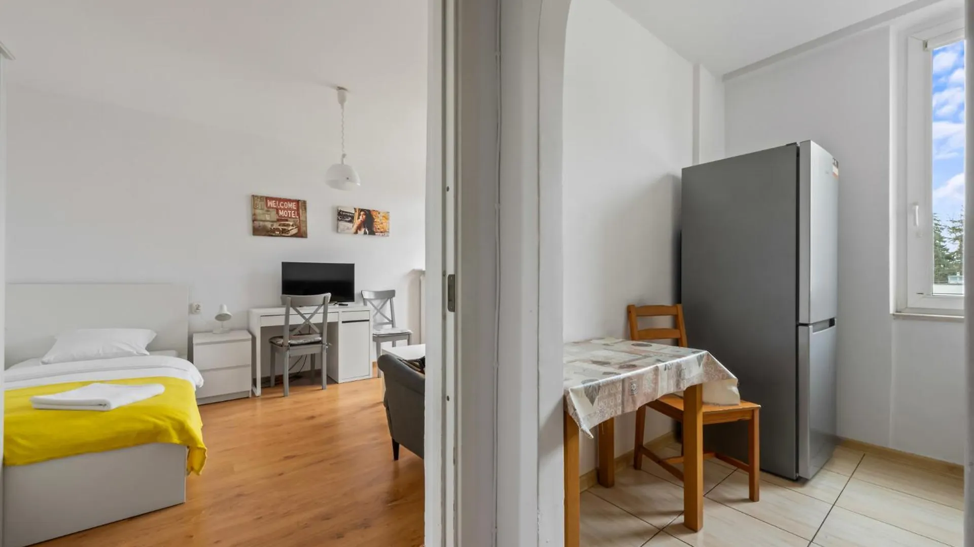 Quiet 3-Bedroom Flat. Old Town. Warsaw Apartment
