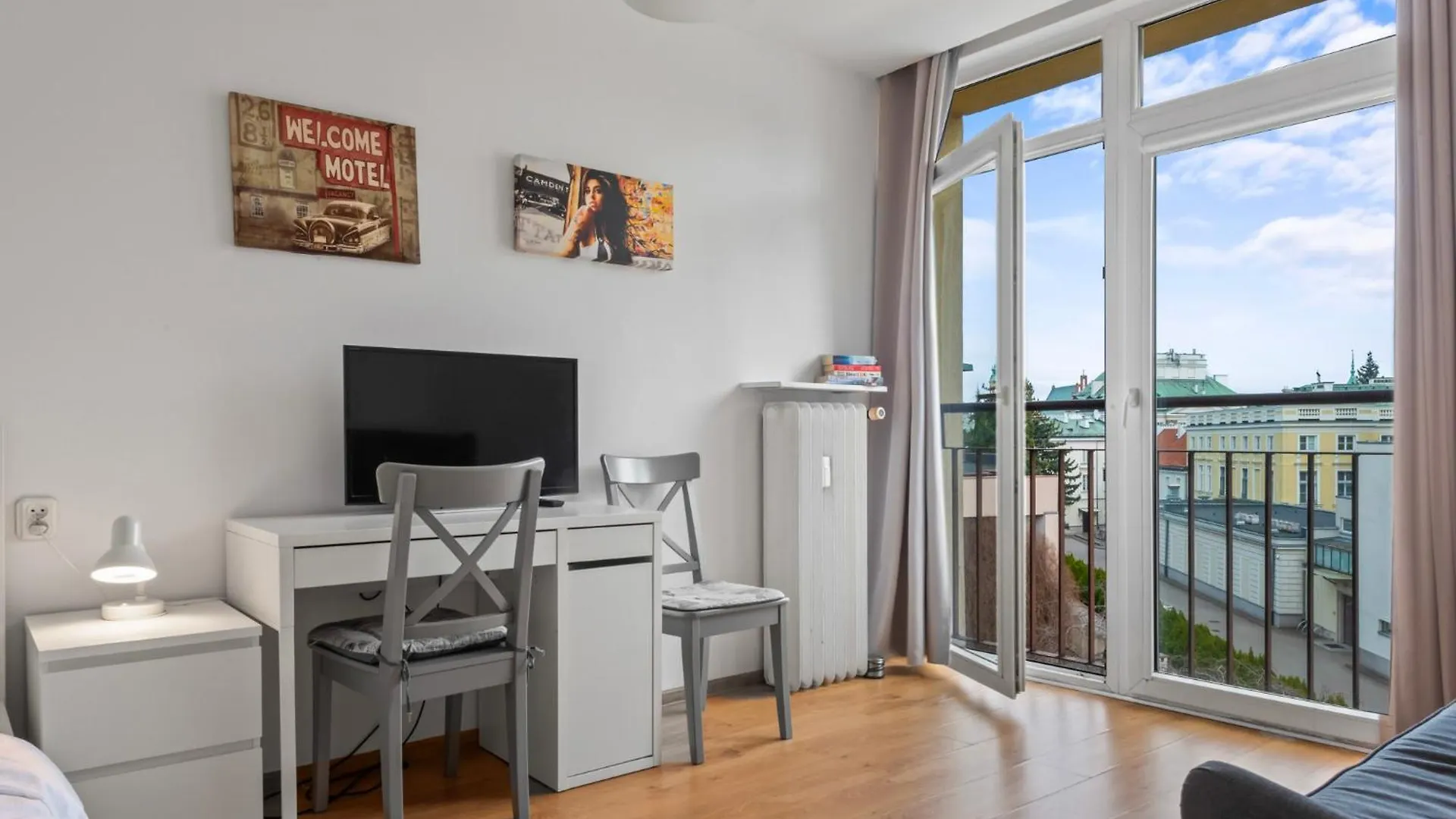 Quiet 3-Bedroom Flat. Old Town. Warsaw