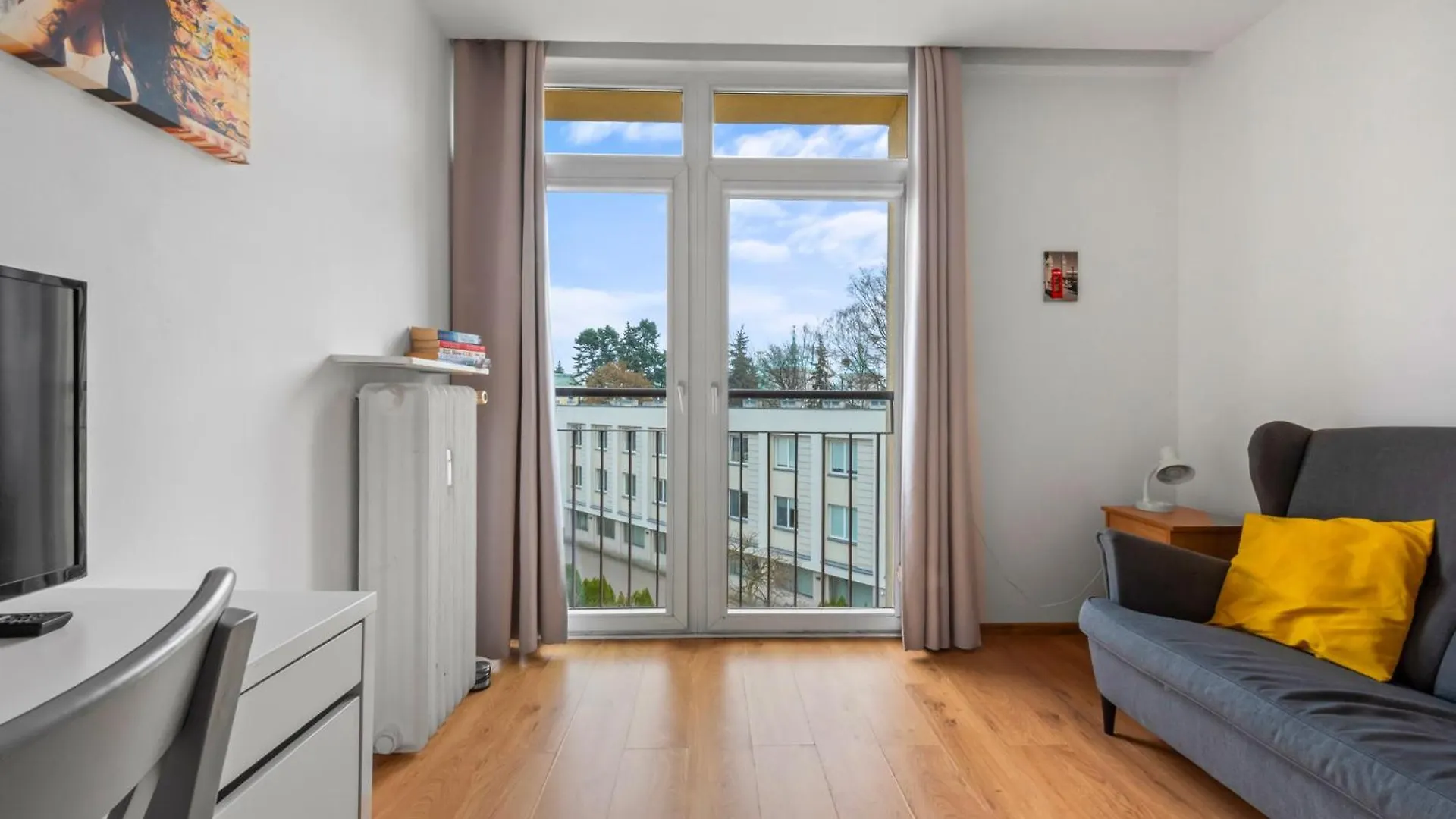 Quiet 3-Bedroom Flat. Old Town. Warsaw 0*,  Poland