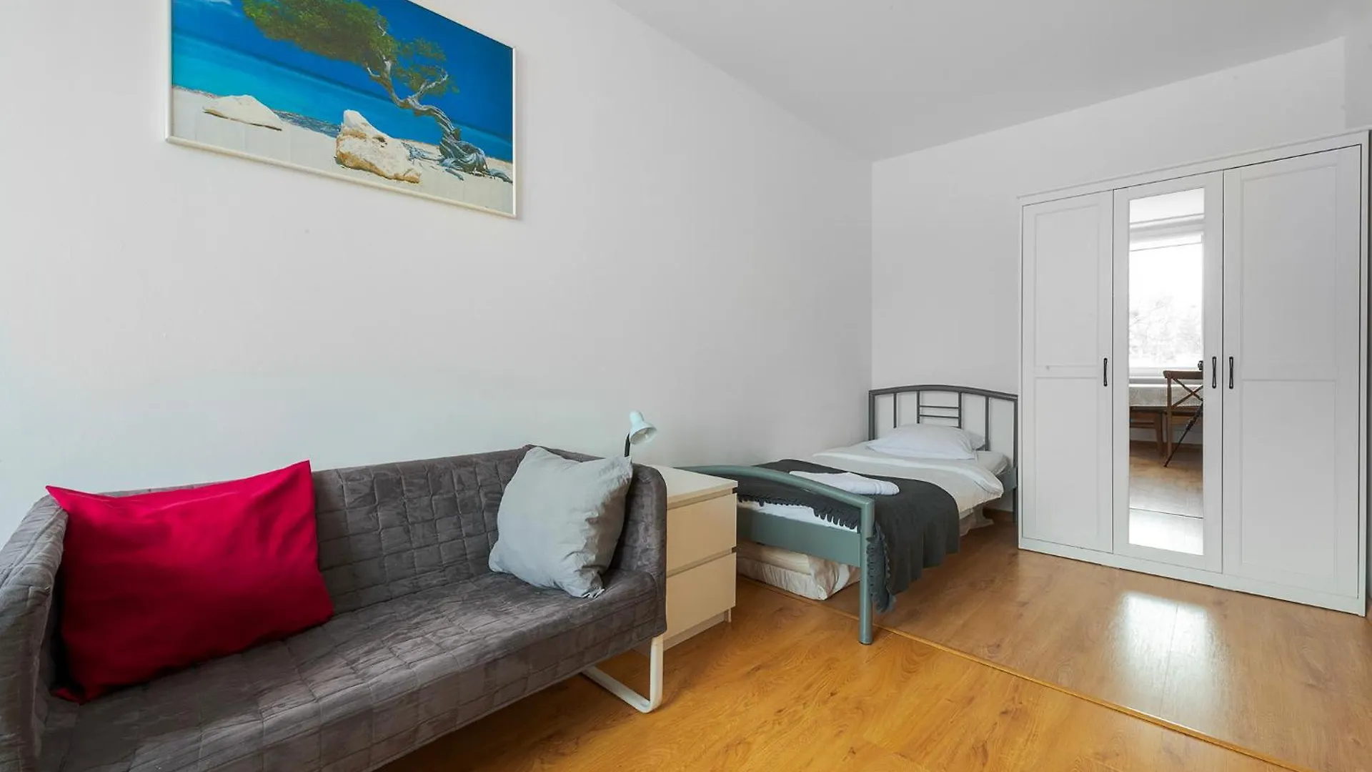 Quiet 3-Bedroom Flat. Old Town. Warsaw