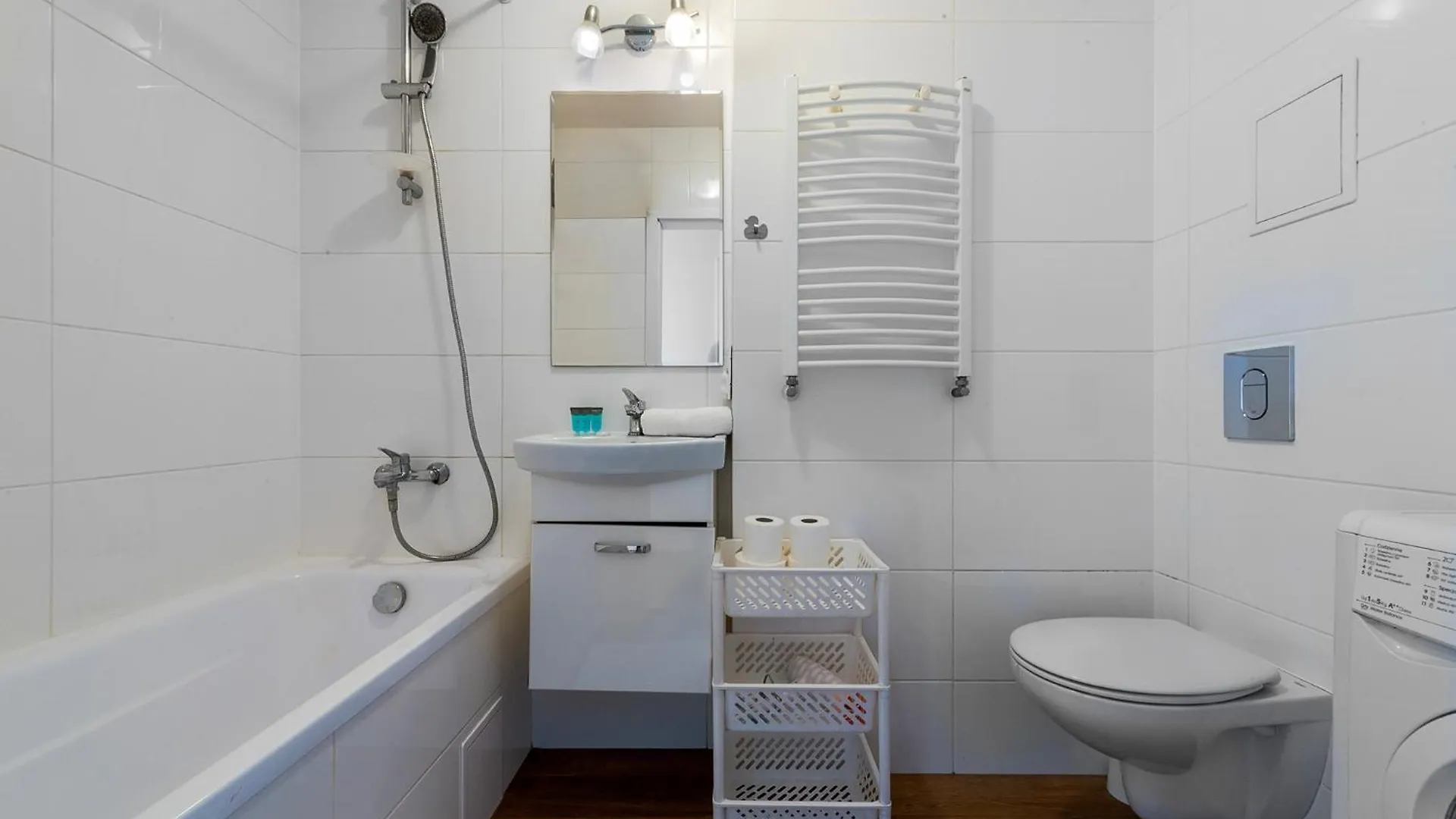 Apartment Quiet 3-Bedroom Flat. Old Town. Warsaw Poland