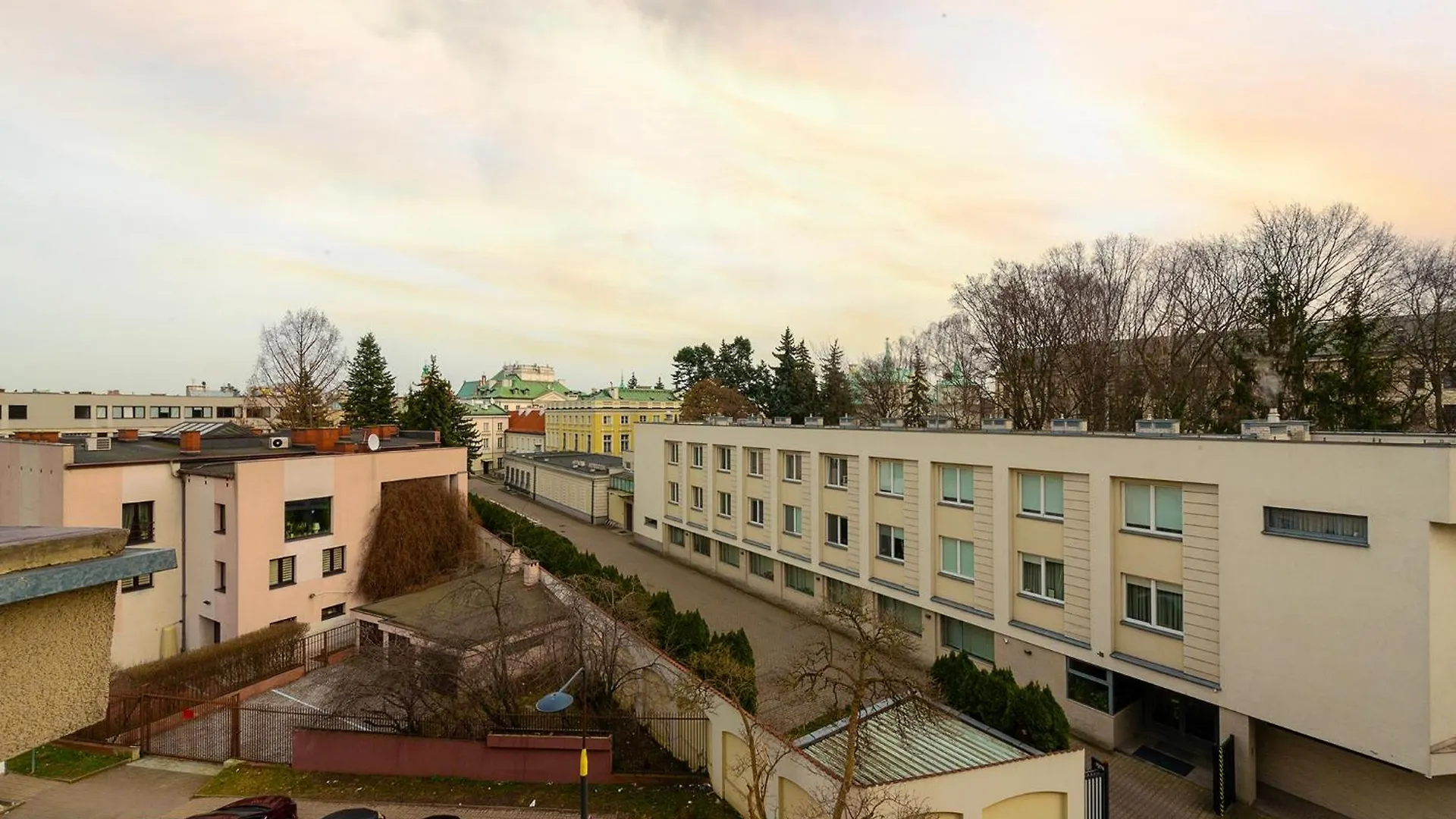 Quiet 3-Bedroom Flat. Old Town. Warsaw