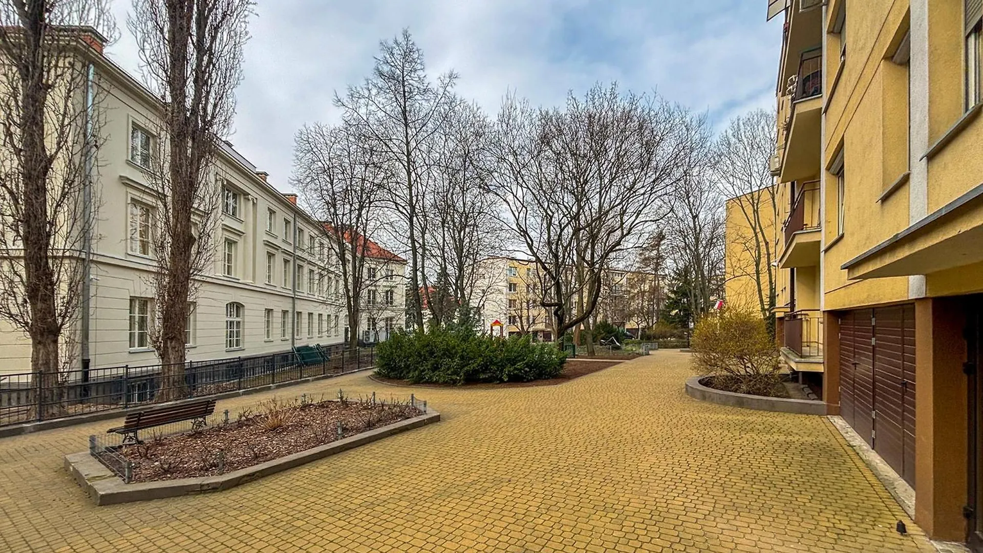 Quiet 3-Bedroom Flat. Old Town. Warsaw 0*,